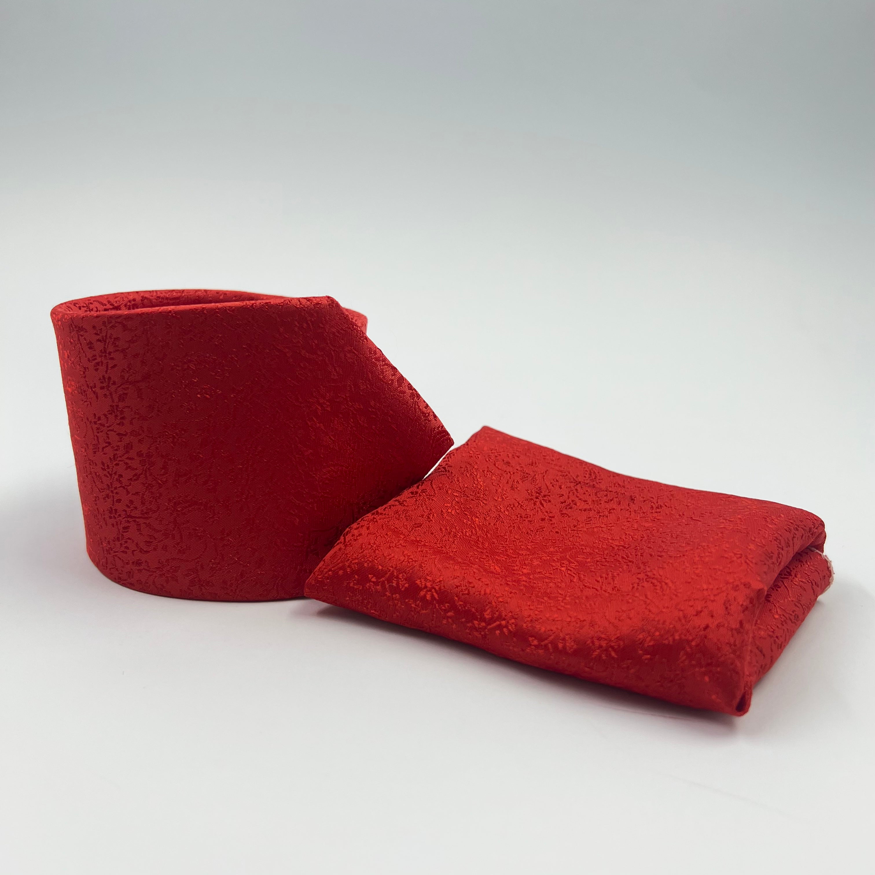 BOLD RED SELF PRINTED TIE & POCKET SQUARE SET