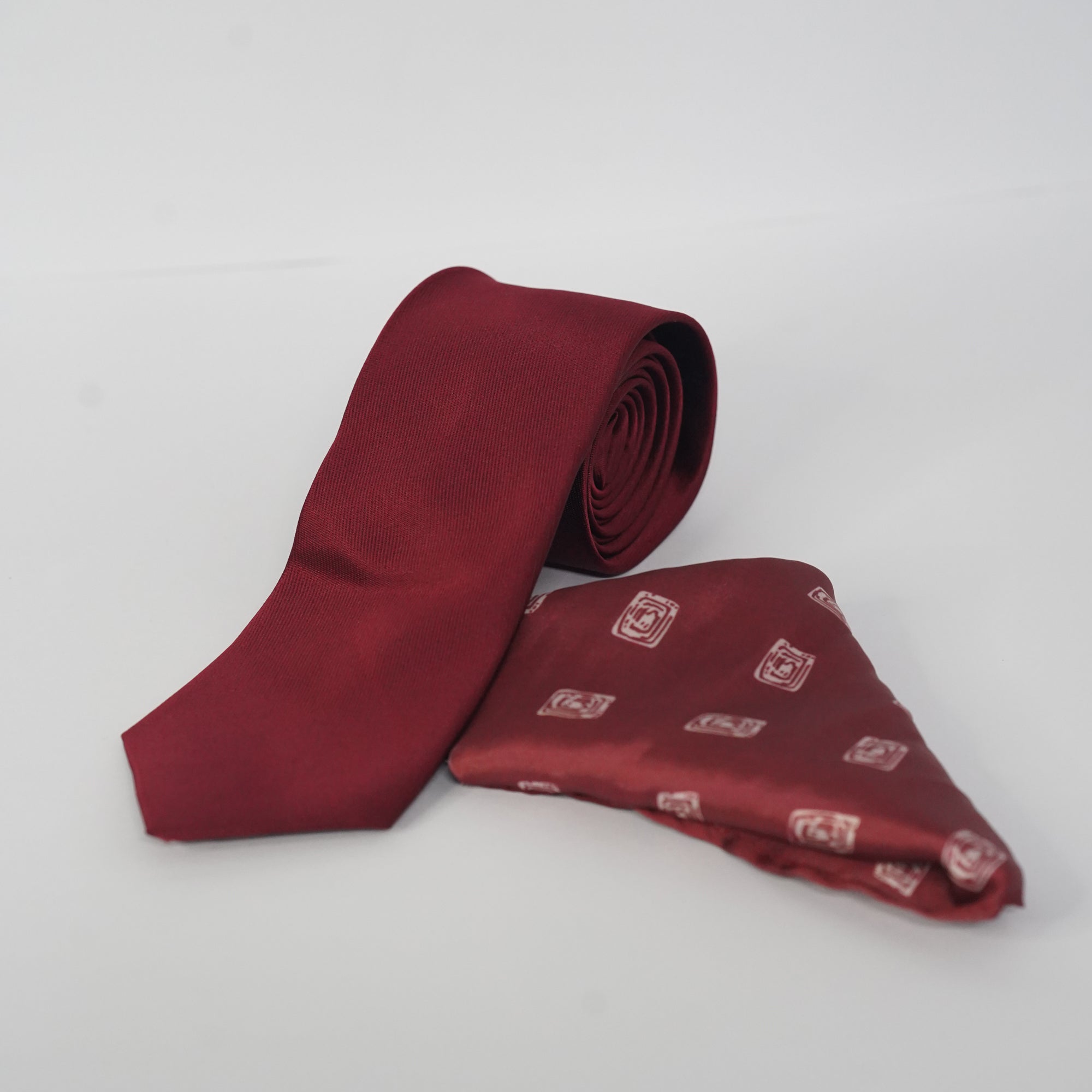 MAROON DIAMOND POCKET SQUARE AND TIE SET