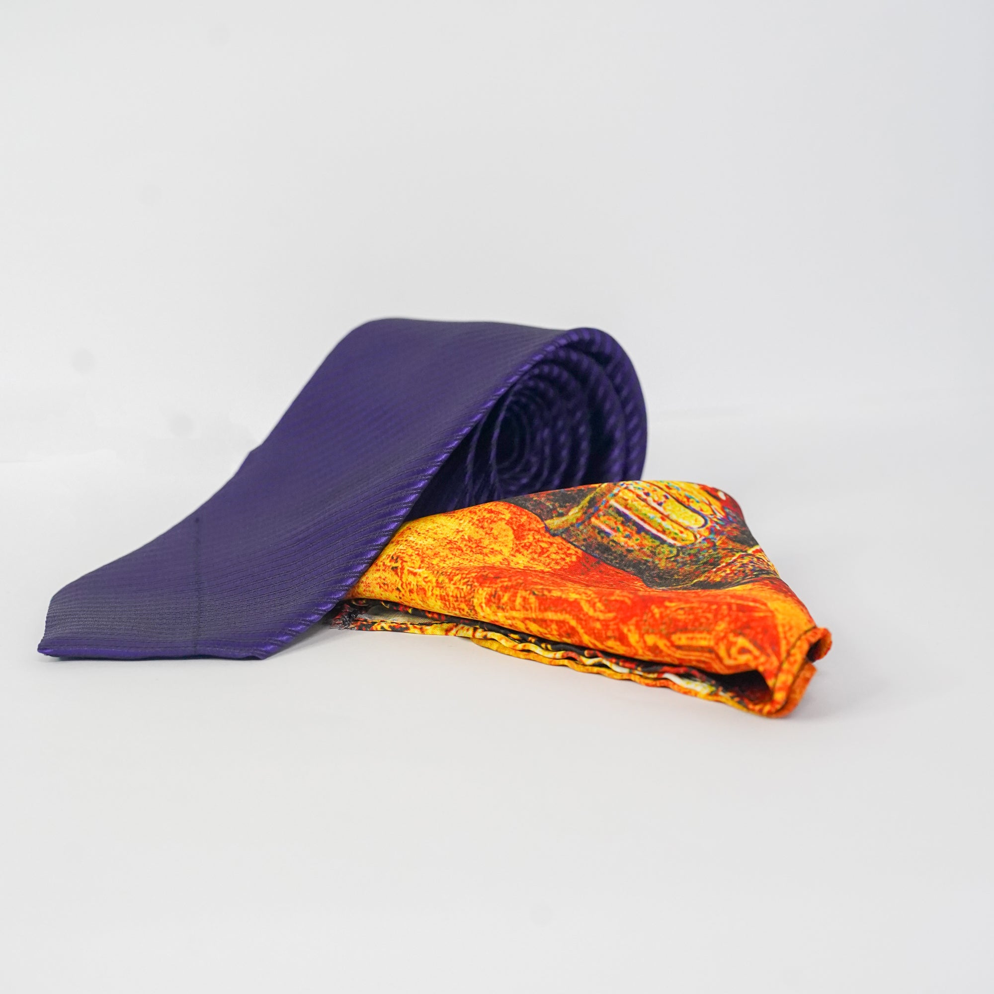 THE HERITAGE POCKET SQUARE AND TIE SET