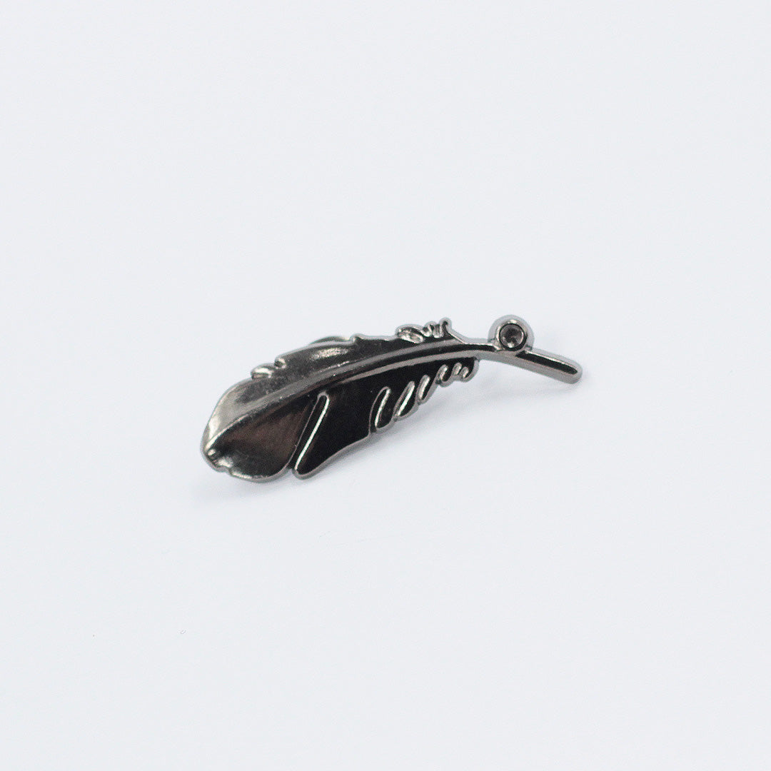 GREY FEATHER LAPEL PIN
