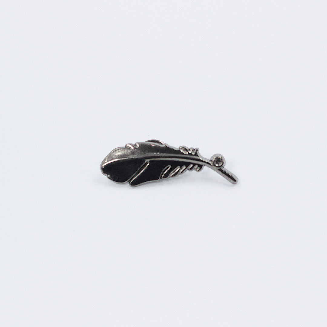 GREY FEATHER LAPEL PIN