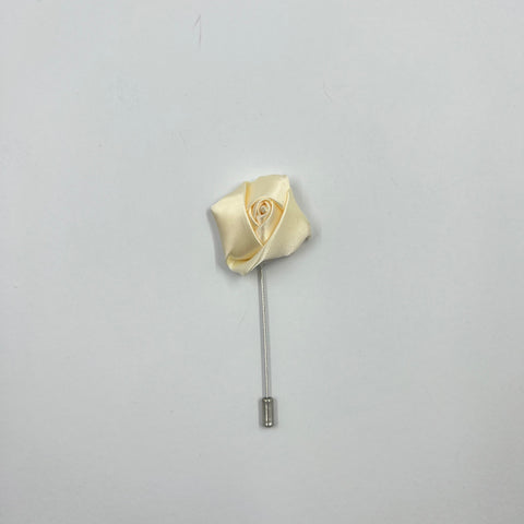 CREAM FLORAL LAPEL PIN