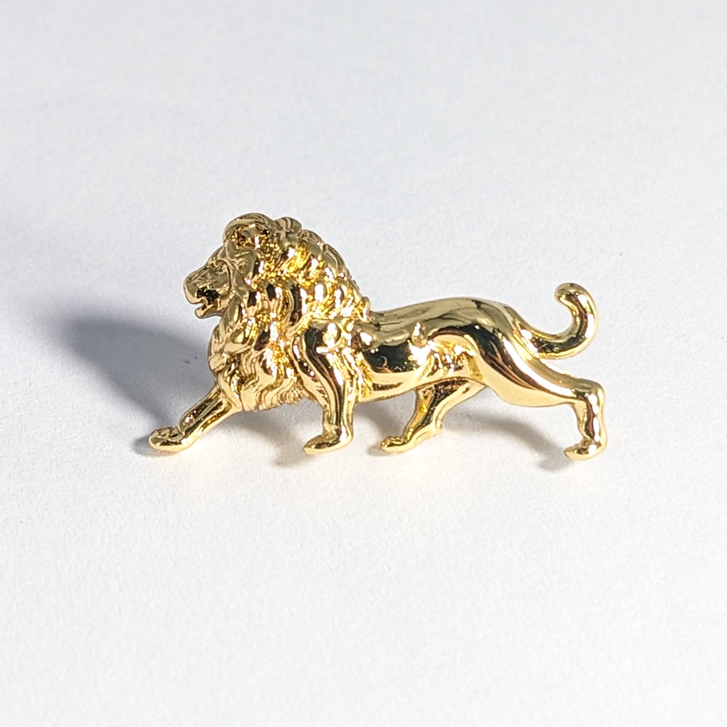 THE KING'S ROARD GOLD BROOCH