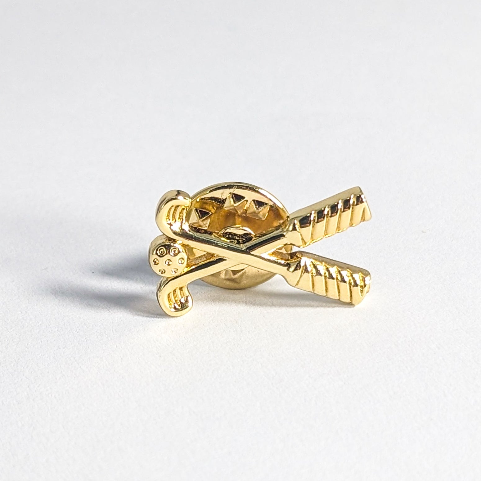 GOLFER'S GOLD BROOCH