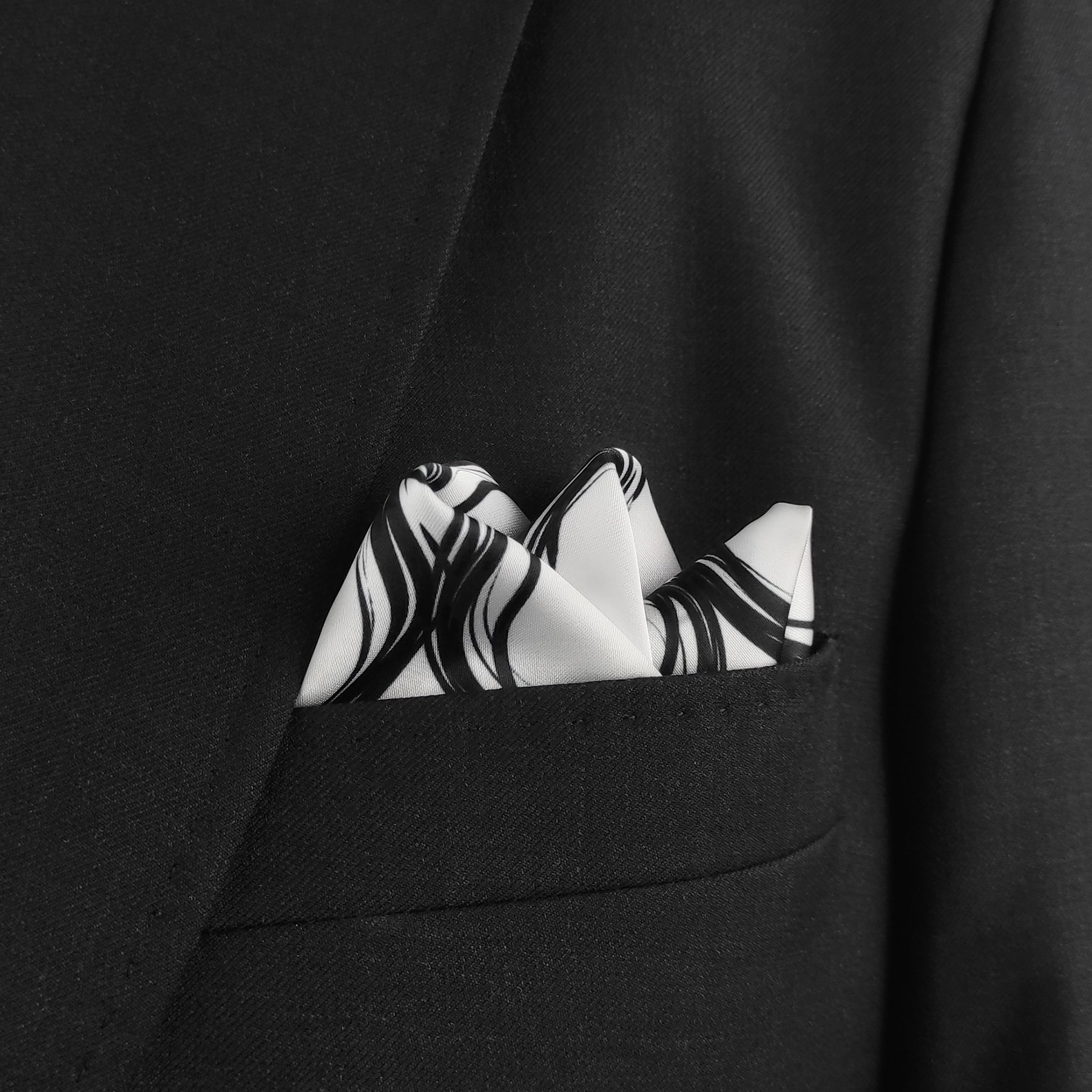 BLACK SPIRAL SILK POCKET SQUARE