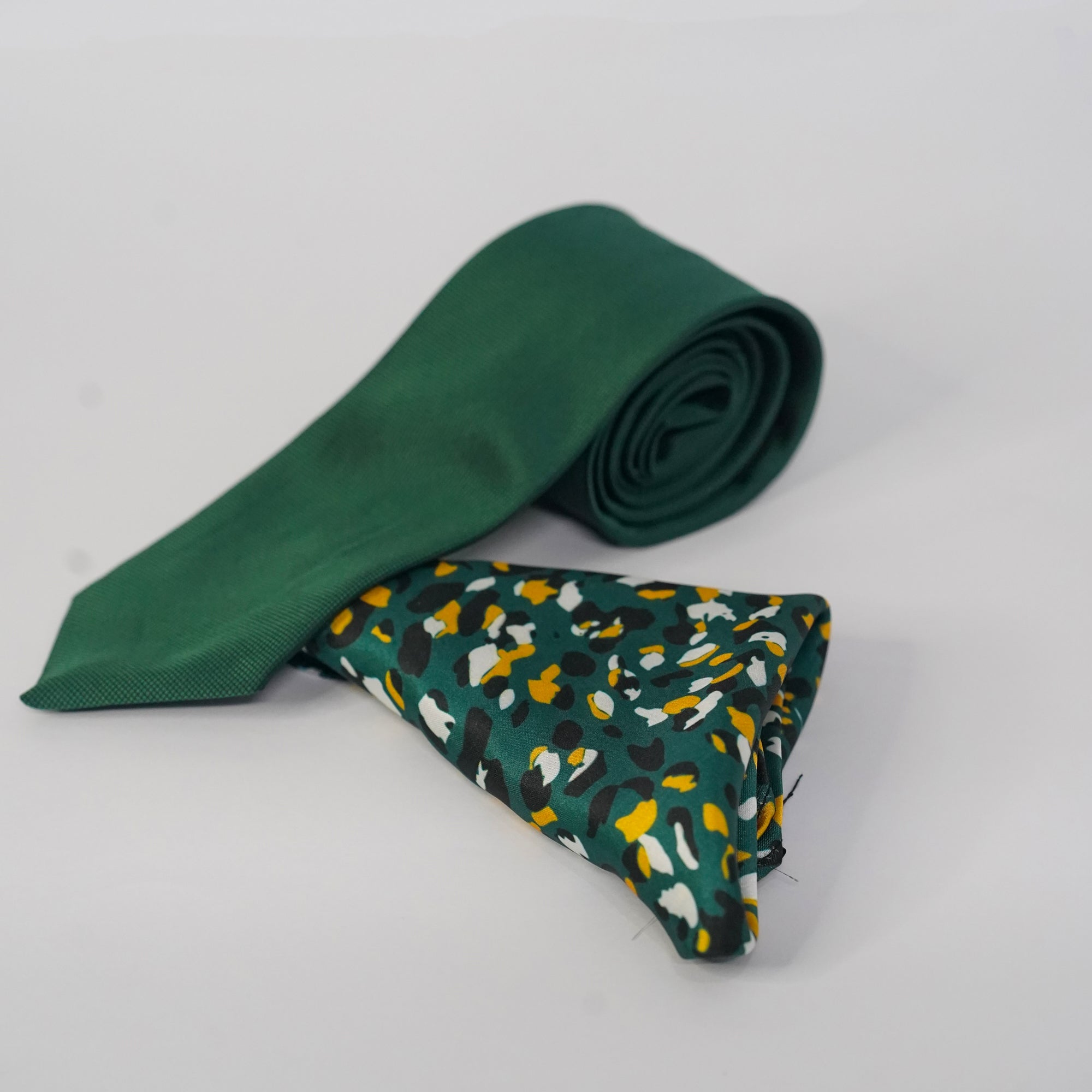ARMY GREEN POCKET SQUARE AND TIE SET