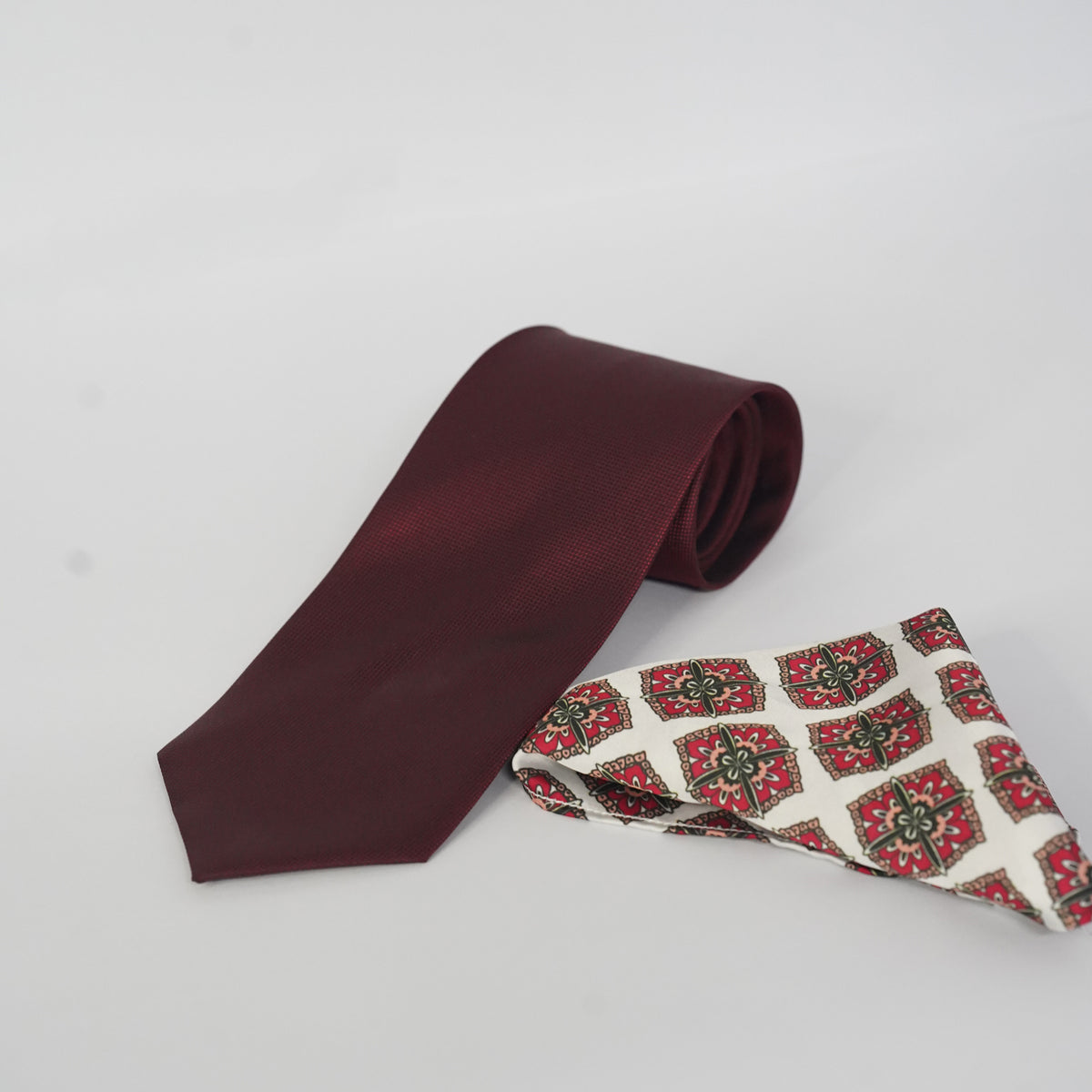 SWISS AJRAK POCKET SQUARE AND TIE SET