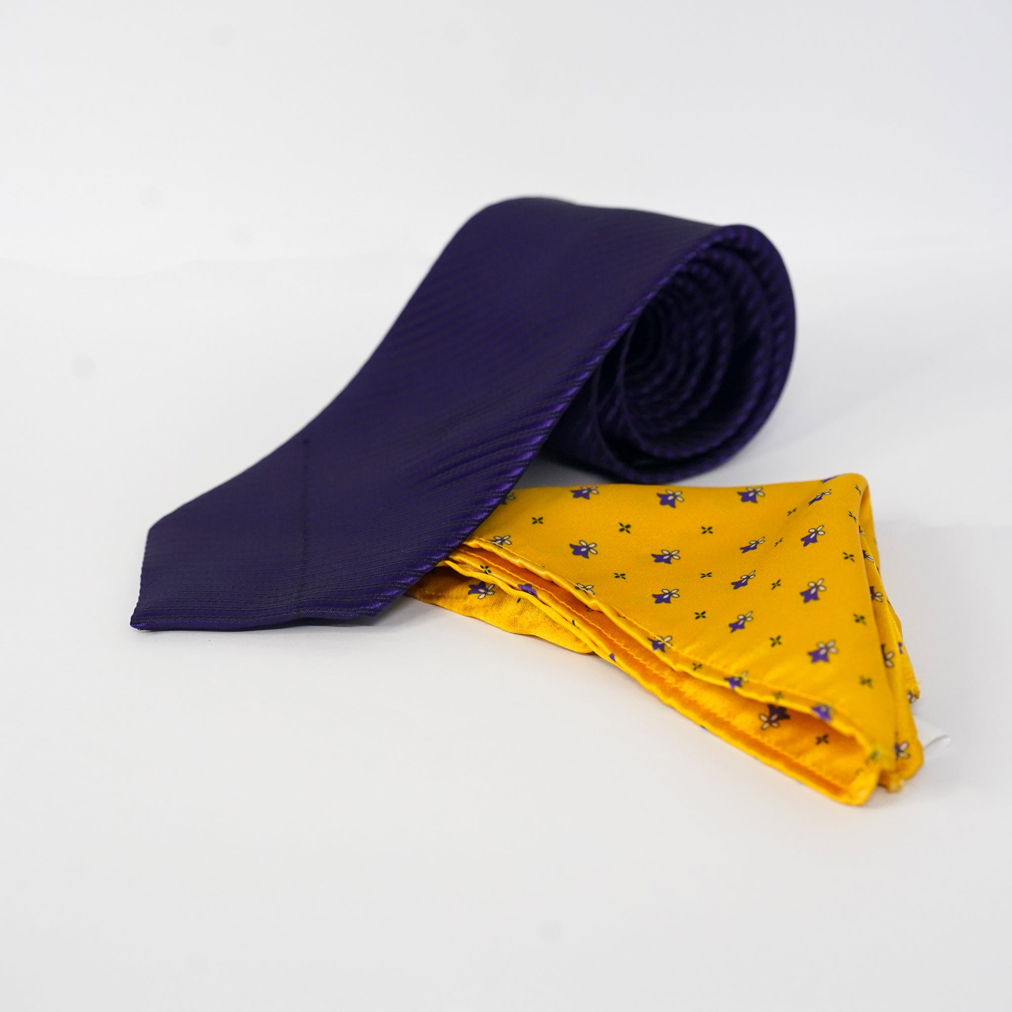 BUMBLEBEE POCKET SQUARE AND TIE SET