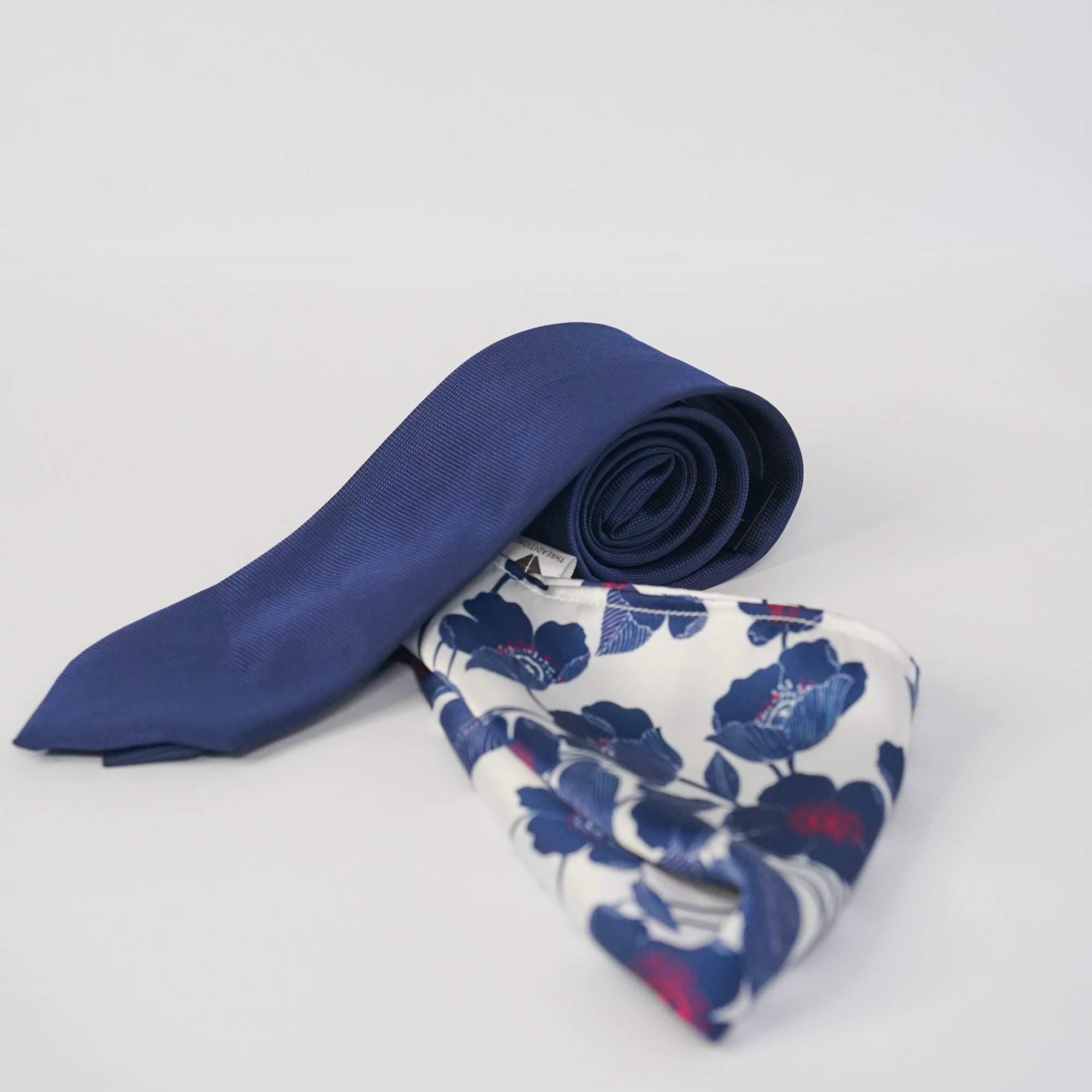 W21-BRF1 POCKET SQUARE AND TIE SET