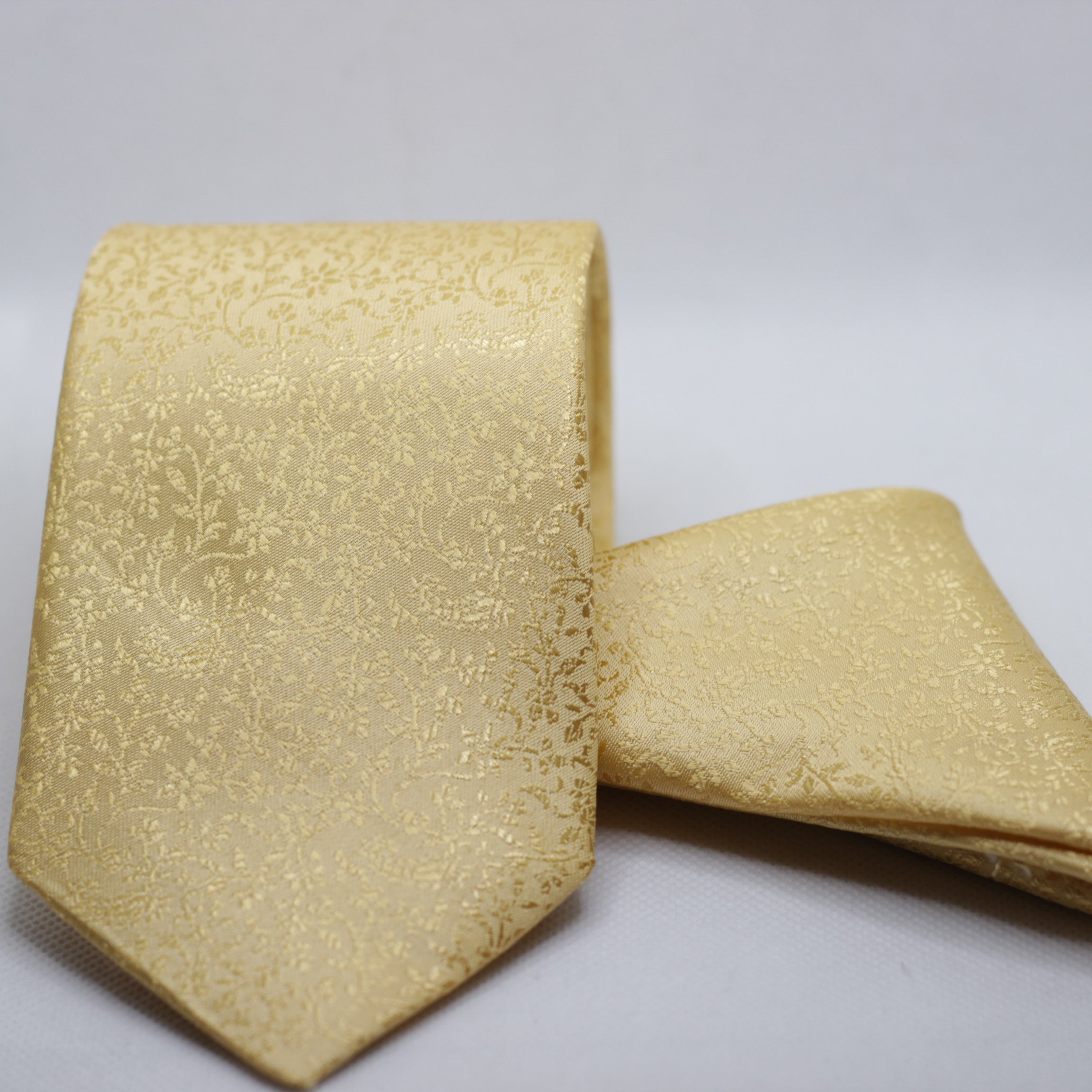 GOLD SELF PRINTED TIE & POCKET SQUARE SET